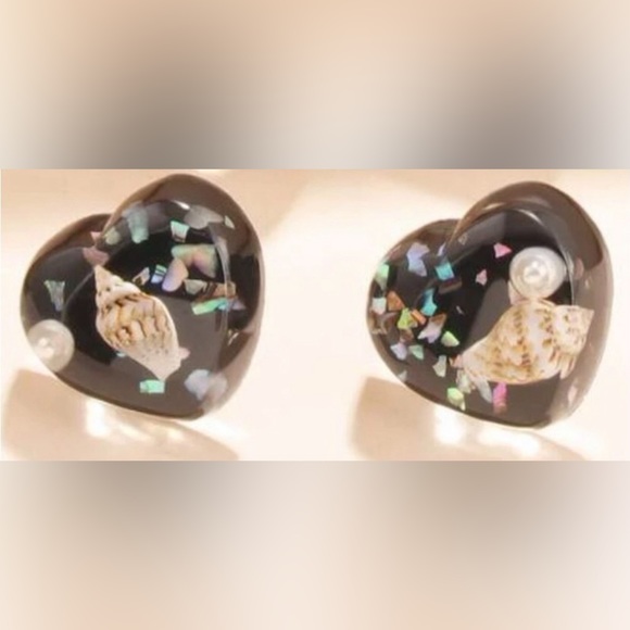 “My Heart is the Ocean” Mini Conch Triton Murex Shell Abalone Flake Mermaid Stud - Picture 2 of 5